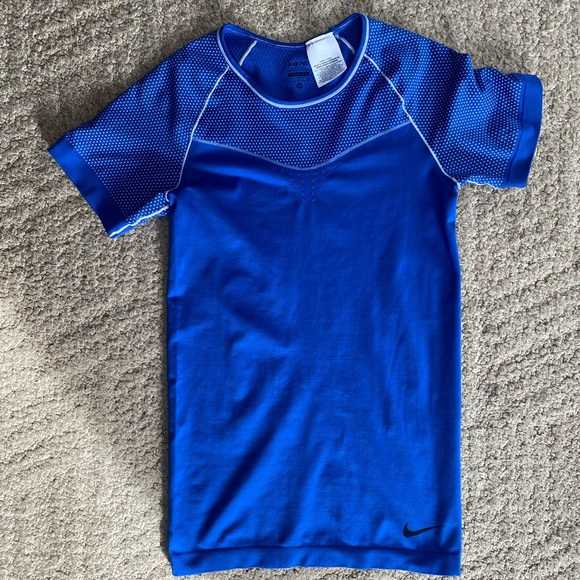 Nike pro, short sleeve workout top, size M, royal blue - Picture 2 of 6